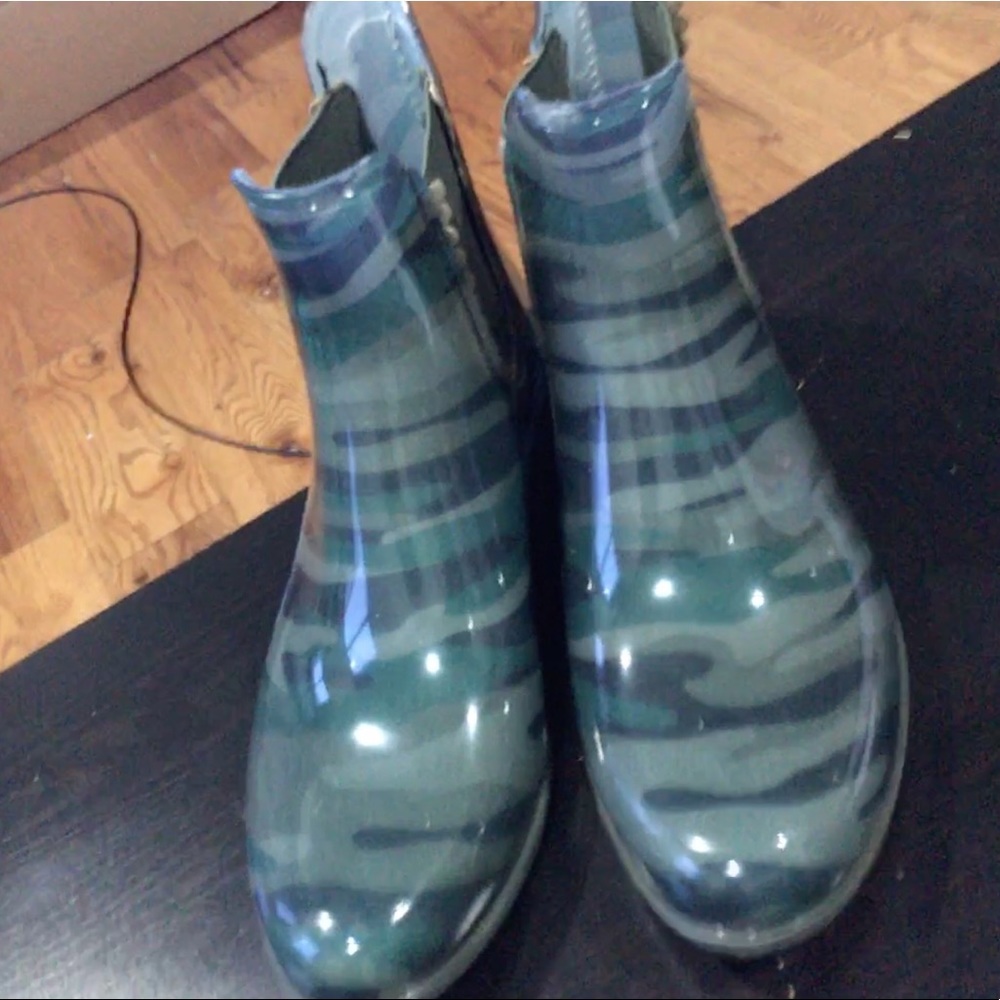 Camo rain booties